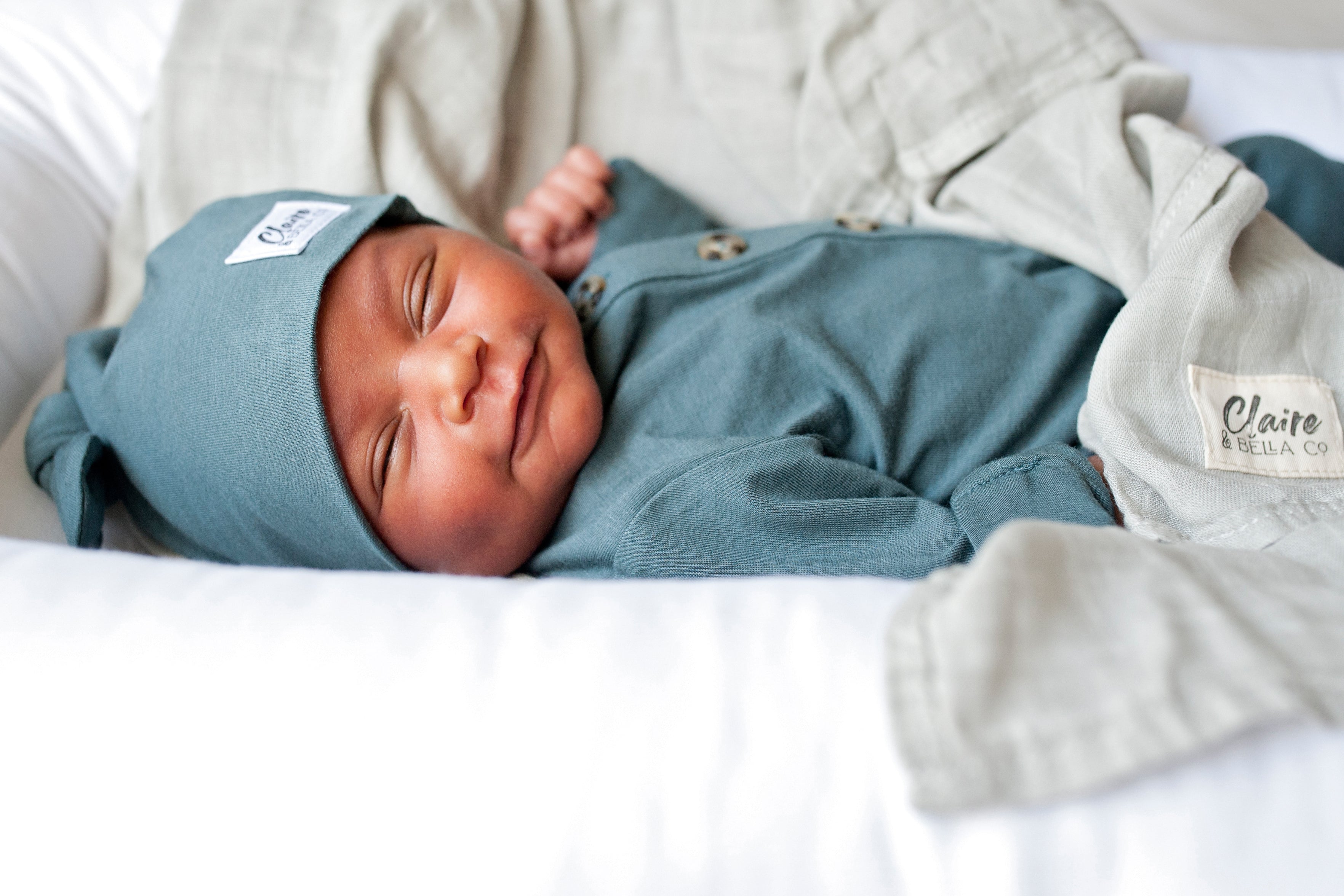 Importance & Benefits of Swaddling Your Baby